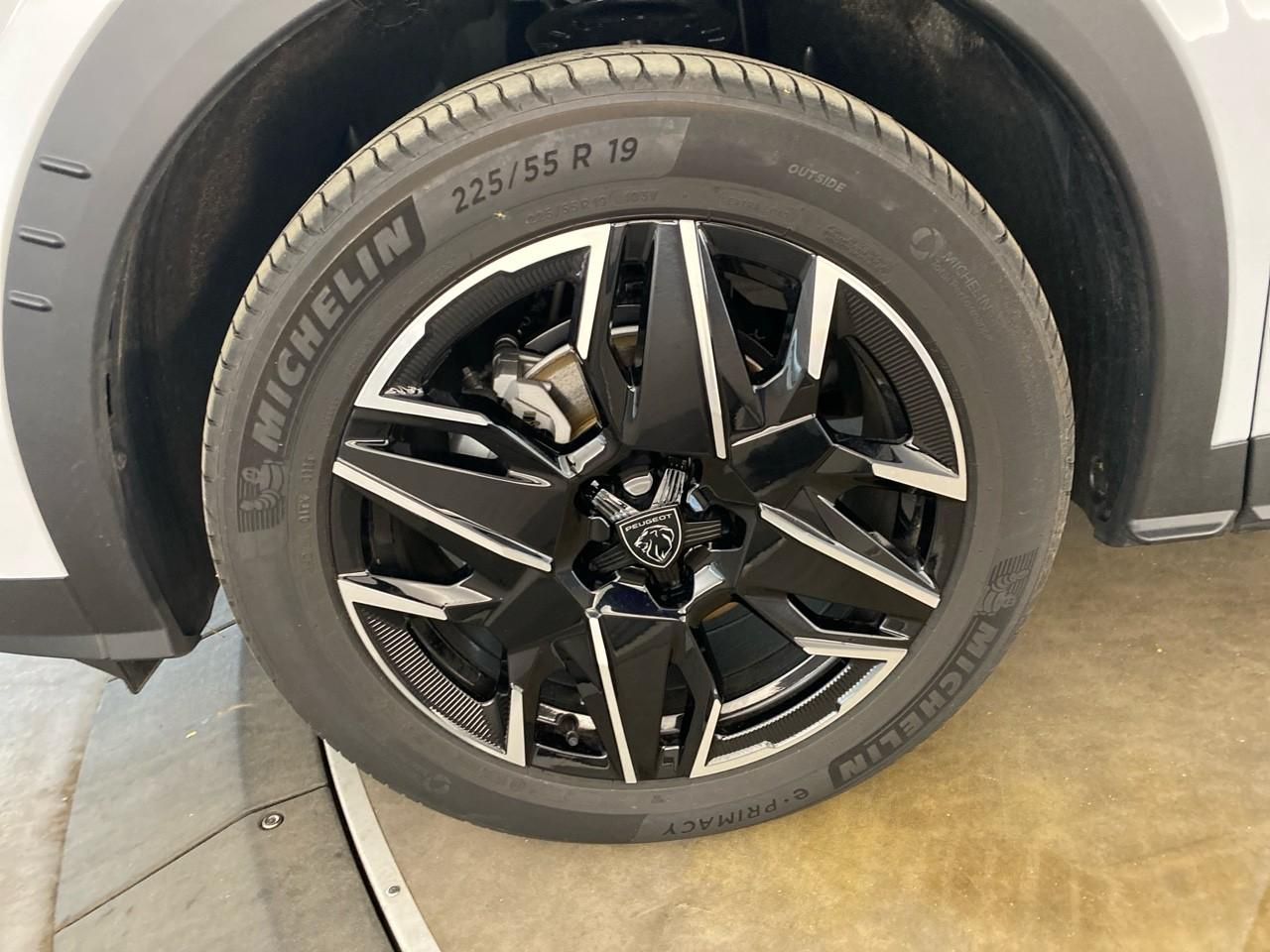 Peugeot 3008 hybrid 145 e-dcs6 allure — photo 11