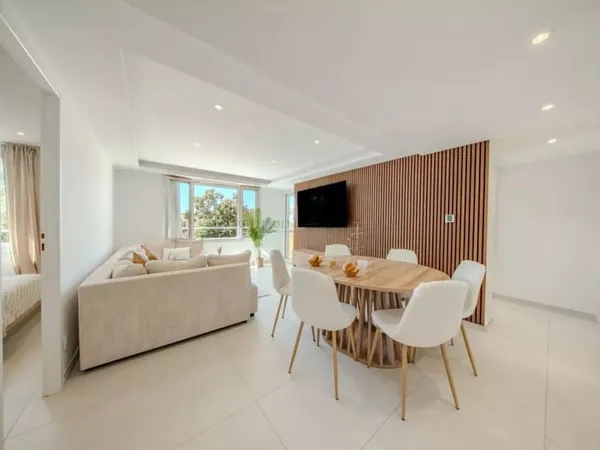 BEL APPARTEMENT 3 CHAMBRES ET PARKING PROCHE CENTRE CANNES