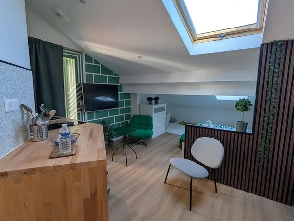 Superbe Studio Mansardé - Climatisation, Moderne et Entièrement Équipé