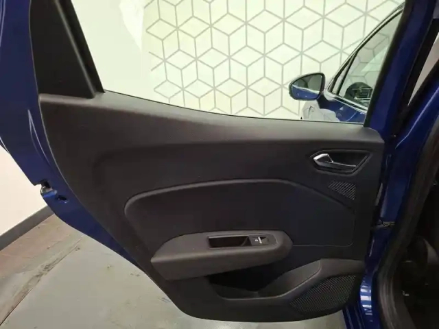 Renault Clio e-tech 140 - 21 — photo 23