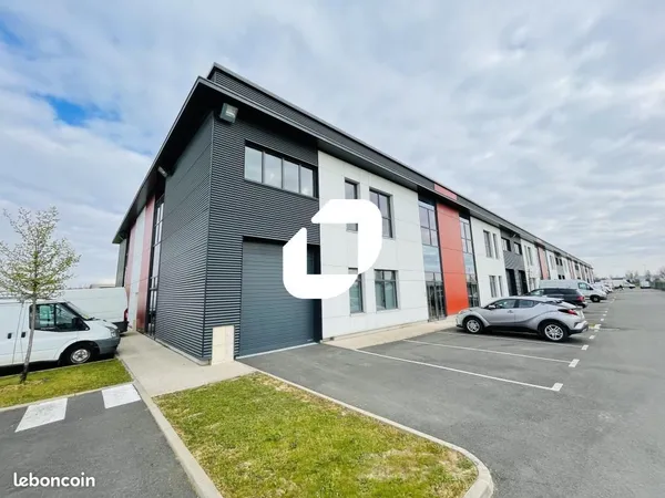 Local d'activité 1 369 m²