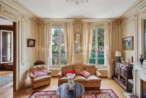 Maison 10 pièces 325 m²