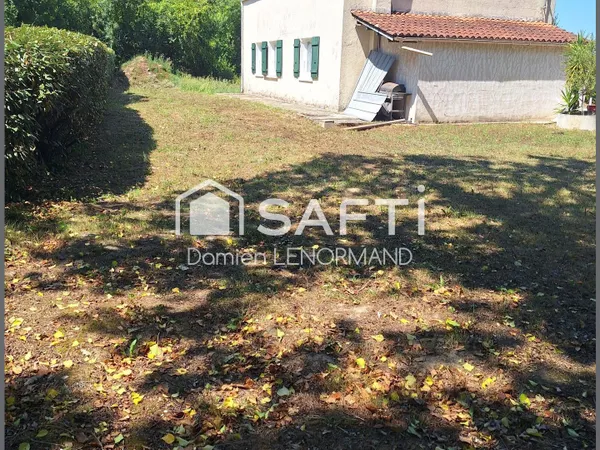 Maison au calme beau terrain agricole de 1122m2