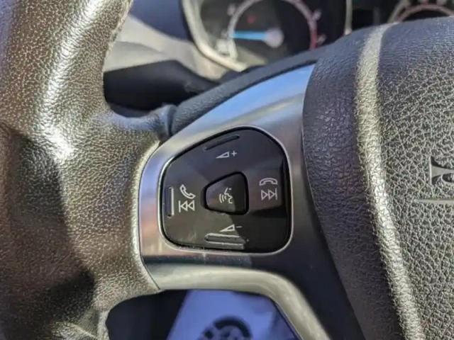 Ford Transit Courier 1.0e 100ch stop&amp;start trend — photo 12