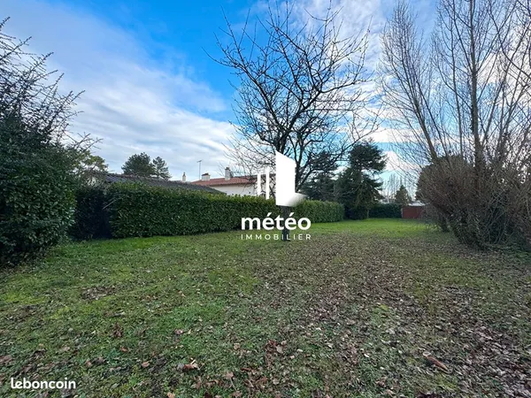 Terrain 390 m² LUCON