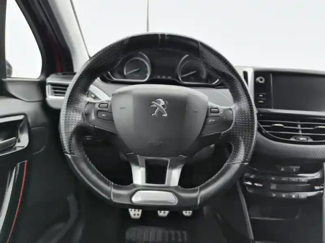 Peugeot 2008 1.2 puretech 110ch s&amp;s bvm5 — photo 11