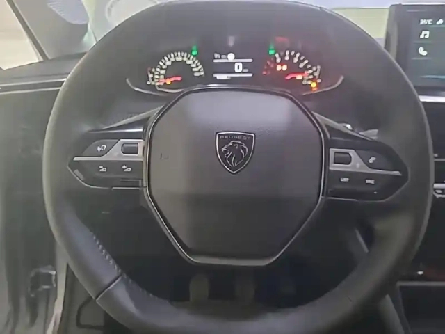 Peugeot 208 puretech 100 s&amp;s bvm6 — photo 9