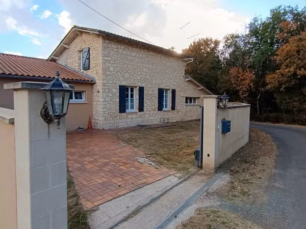 Maison 5 chambres, Garage et terrain arboré de 2220 m2