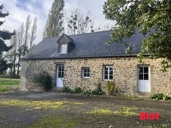 À VENDRE CHEZ BLOT VITRE - Ancien corps de ferme avec dépendances et terrain au calme JUVIGNE