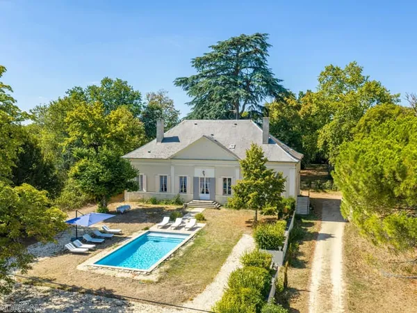 Maison de Maître historique avec Maison d'Amis, Granges et Piscine