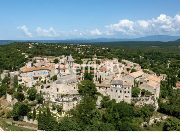 Terrain 817 m²