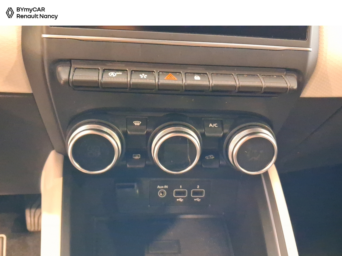 Renault Clio TCe 90 — photo 21