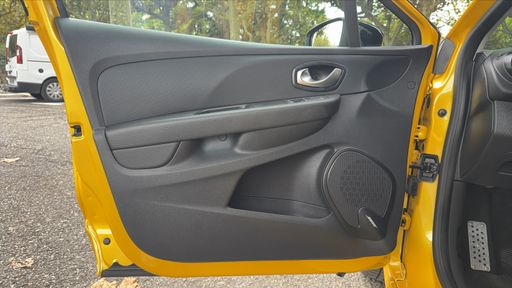 Renault Clio 1.6 Turbo 200 EDC - RS – 2017 – 50653 km – Essence – Boîte Automatique — photo 32