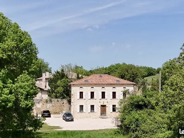 Maison 8 pièces 235 m²