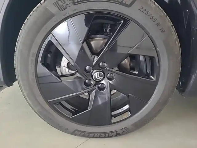 Citroën C5 Aircross hybride 145 ch e-dcs6 — photo 13