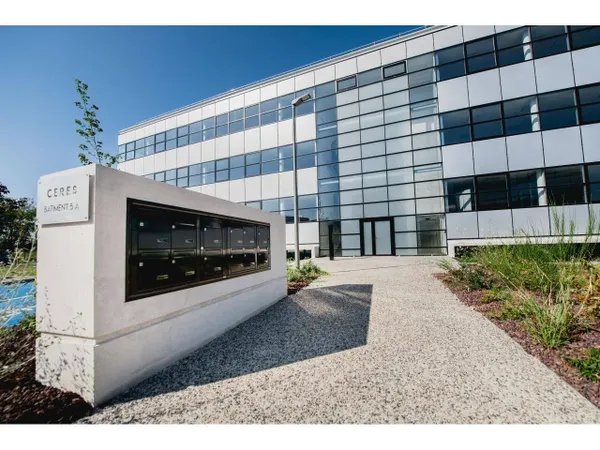 Bureaux 596 m²