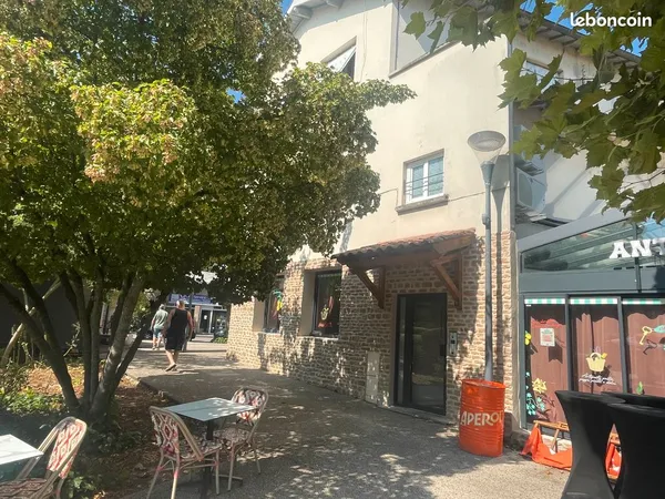 Appartement T2 en Duplex 42 m2 au sol à Lozanne place de la Gare, surface au sol 42,2 m2,