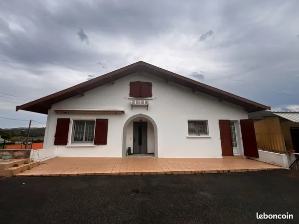 Maison avec 2 appartements à Garindein (64130)