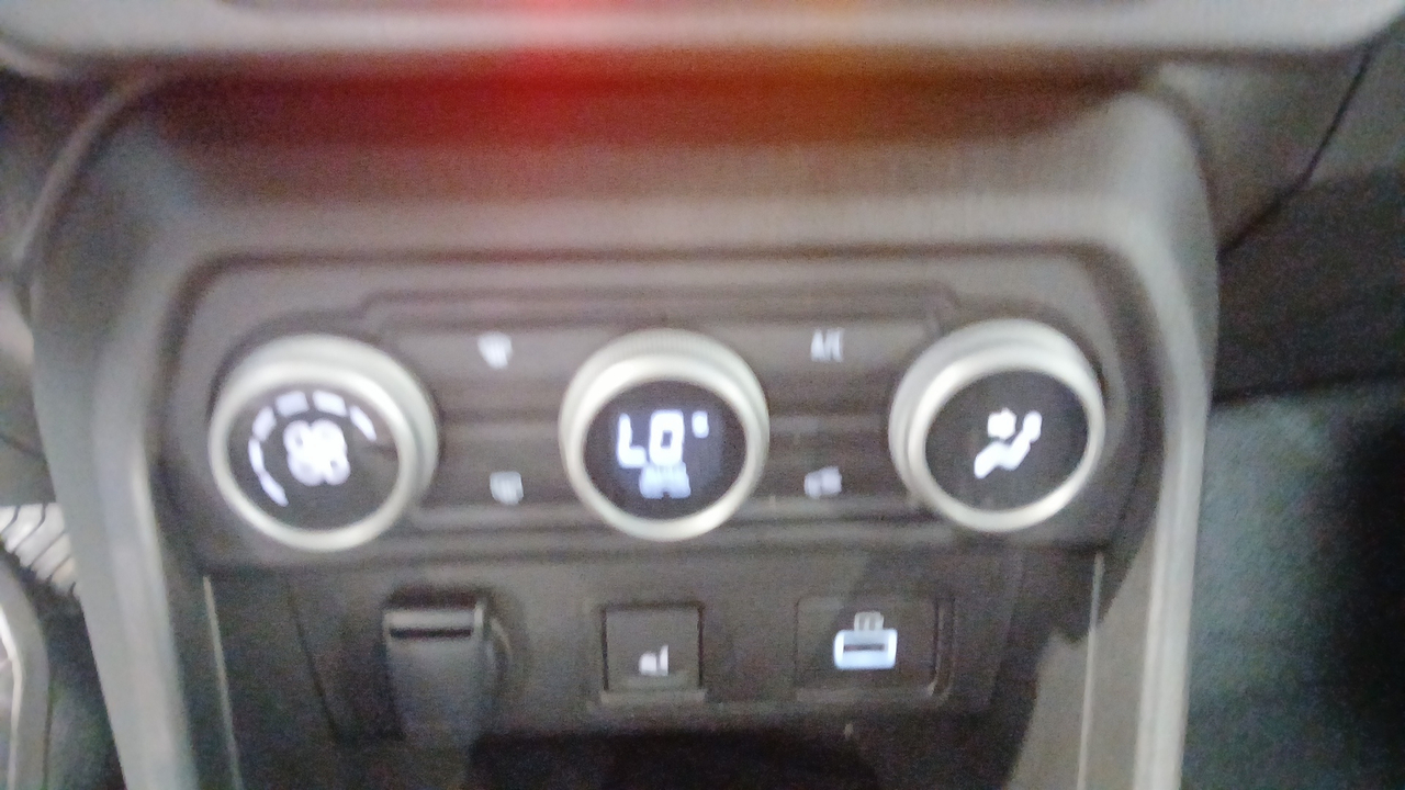 Dacia Sandero TCe 90 CVT — photo 20