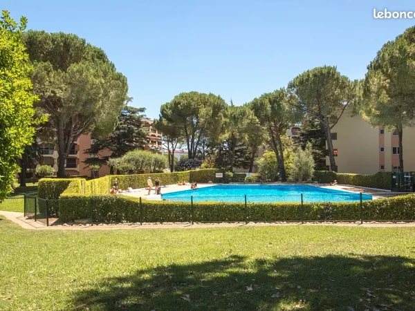 Agreable studio meuble a mandelieu dispo