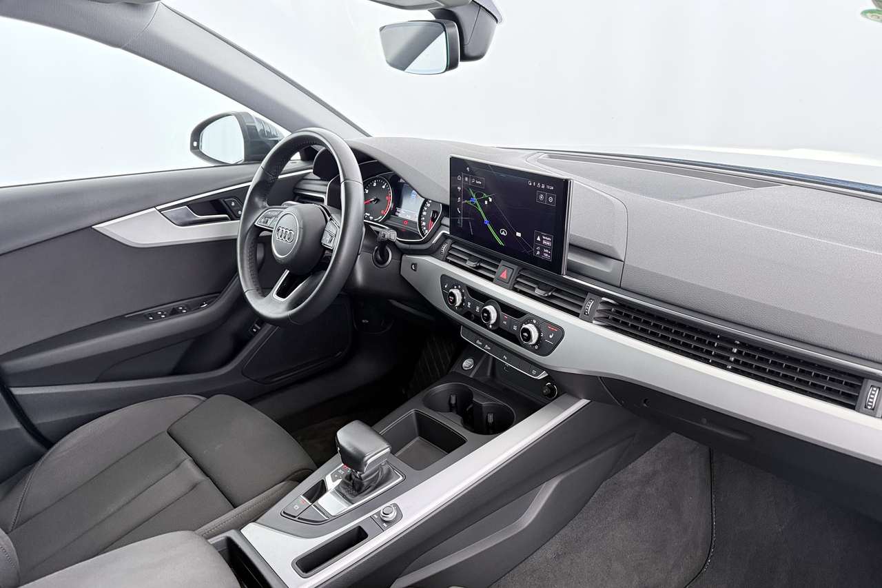 Audi A4 Avant — photo 13