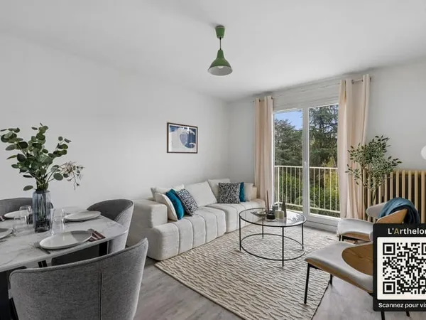 Meudon, charmant 2 pièces traversant de 43 m² avec balcons et vue sur la verdure. A 3 minutes du RER