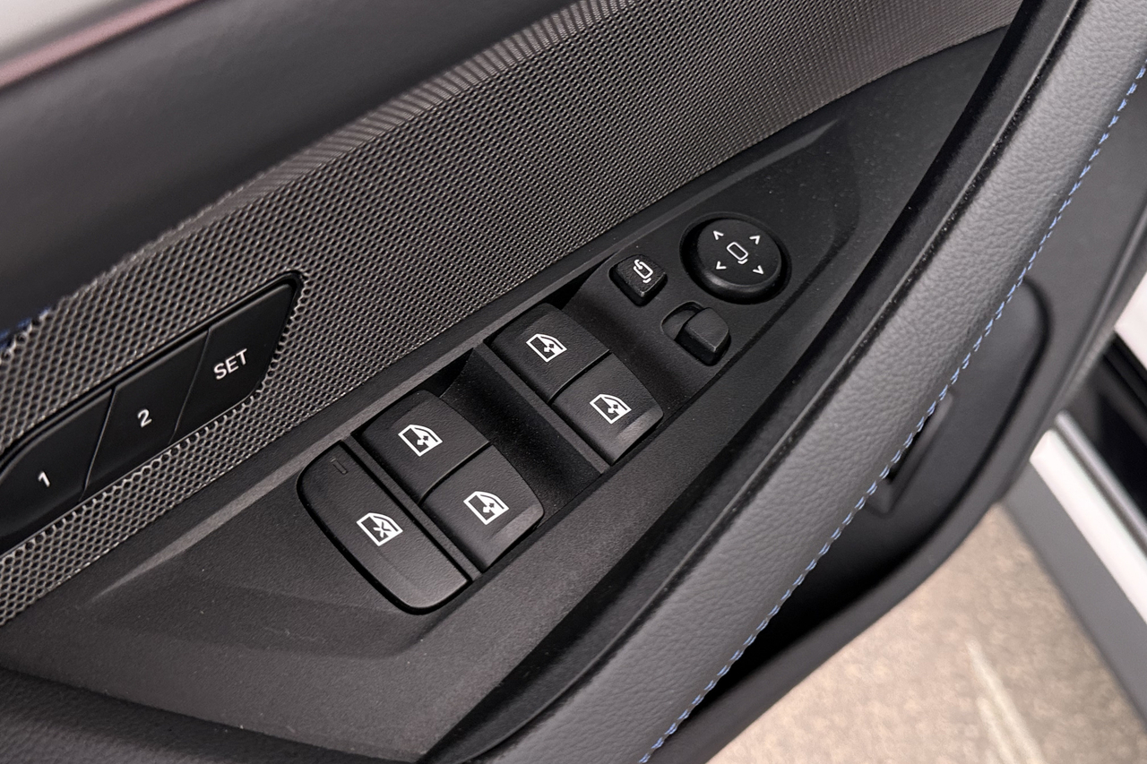 BMW I4 — photo 23