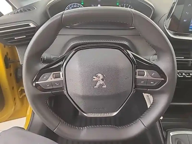 Peugeot 208 puretech 75 s&amp;s bvm5 — photo 39