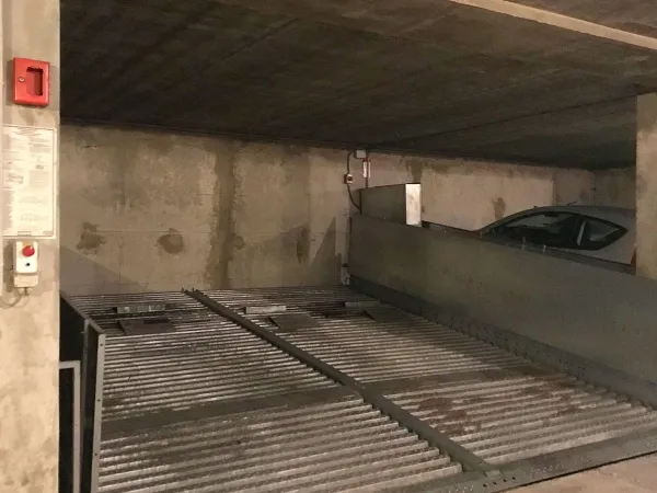 Rare à la vente ! Place de parking à deux minutes du métro Lyon Croix-Rousse