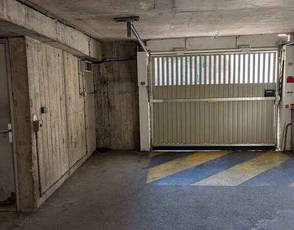 Garage/Parking