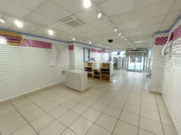 Local Commercial - Emplacement N°1