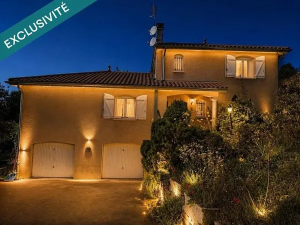 Maison 8 pièces 220 m²
