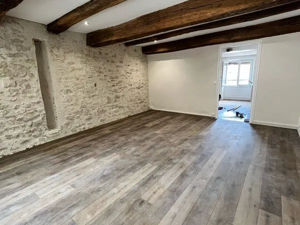 À louer - Duplex rénové de 76 m², 3 pièces - Centre-ville de Dole