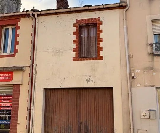 Bâtiment ancien en pierre à fort potentiel