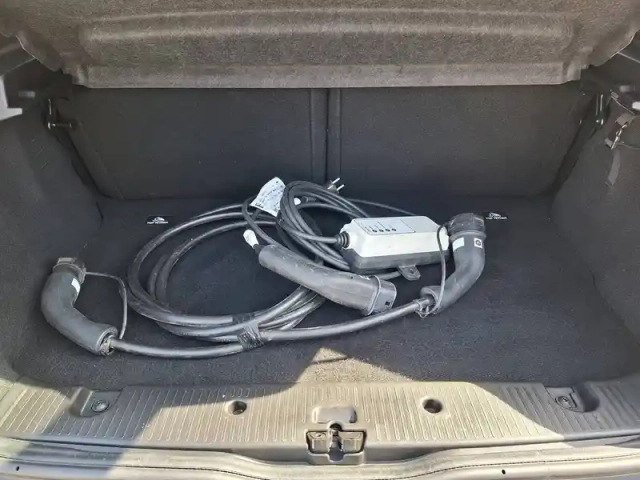 Renault Twingo iii e-tech — photo 22