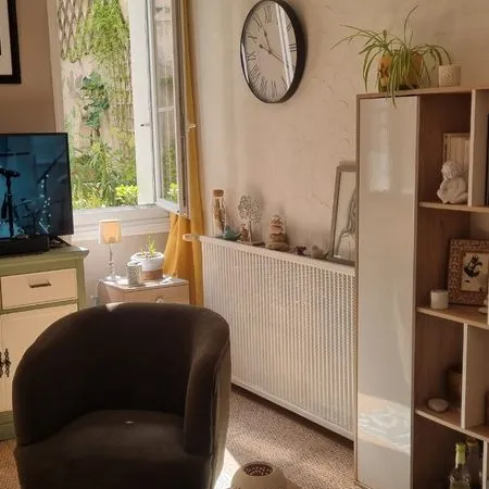 Appartement RDC 3 pièces, fond de cour, a 2 pas du marché