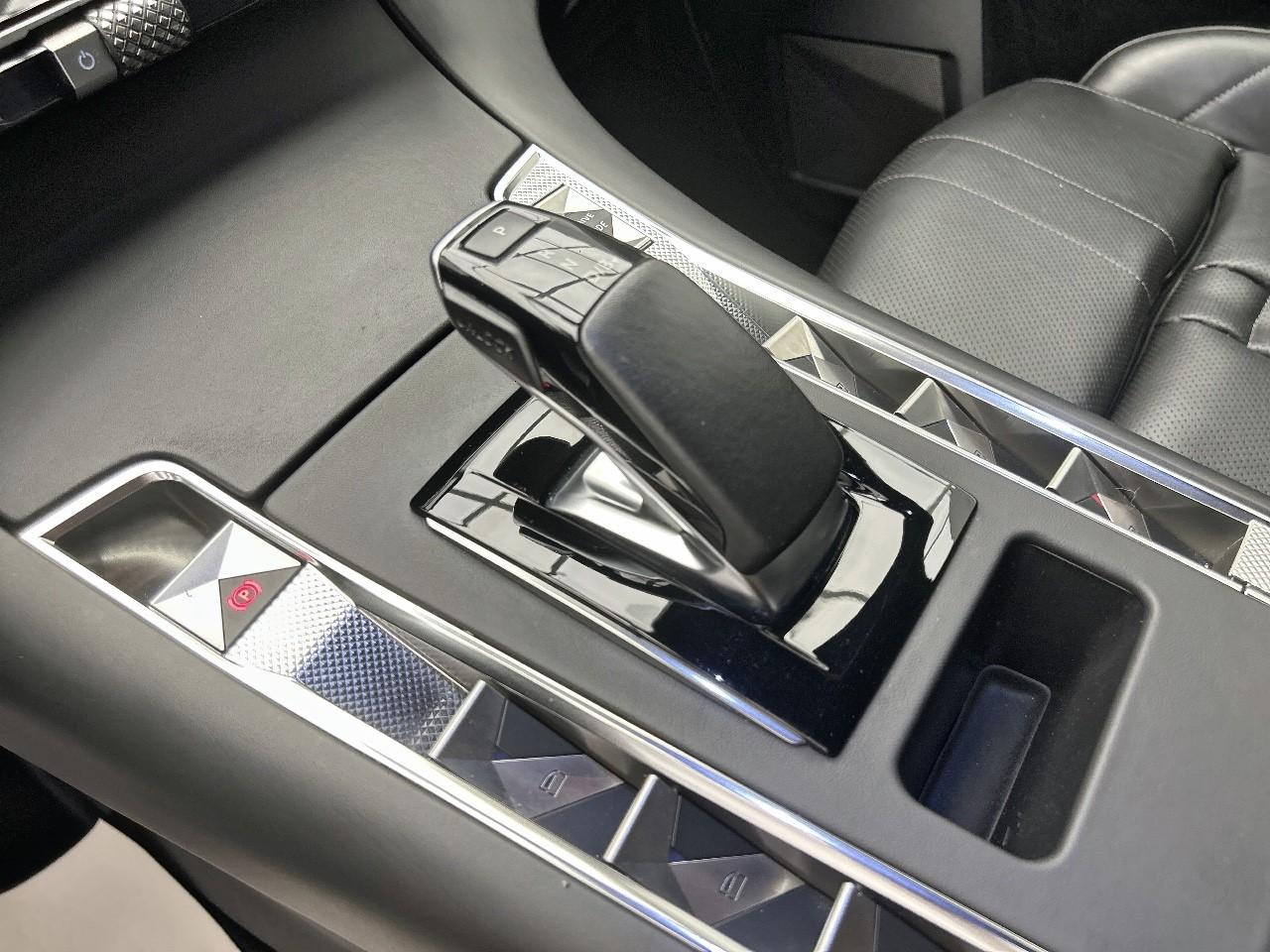 Ds Ds 7 crossback hybride rechargeable e-tense 300 eat8 4x4 opera — photo 17
