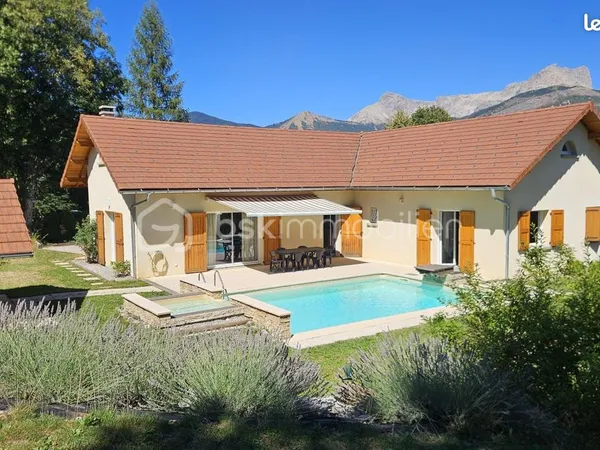 Maison 7 pièces 210 m²
