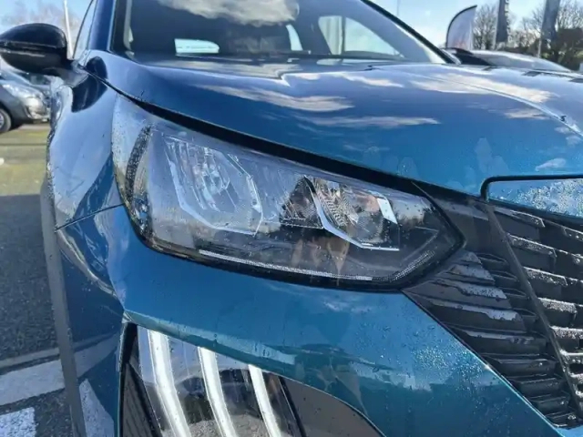Peugeot 2008 hybrid 145 e-dcs6 — photo 16
