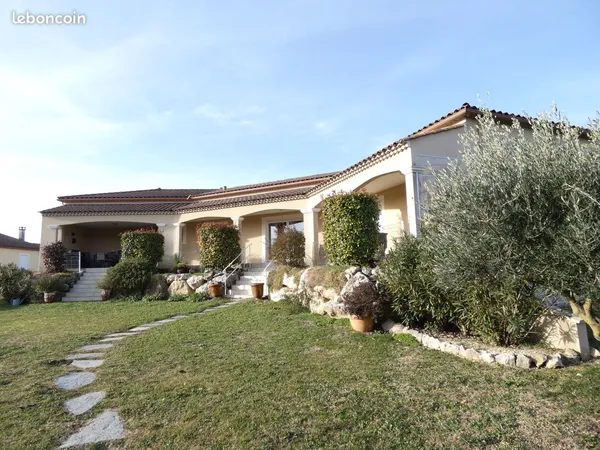 Propriété 5 pièces 140 m²