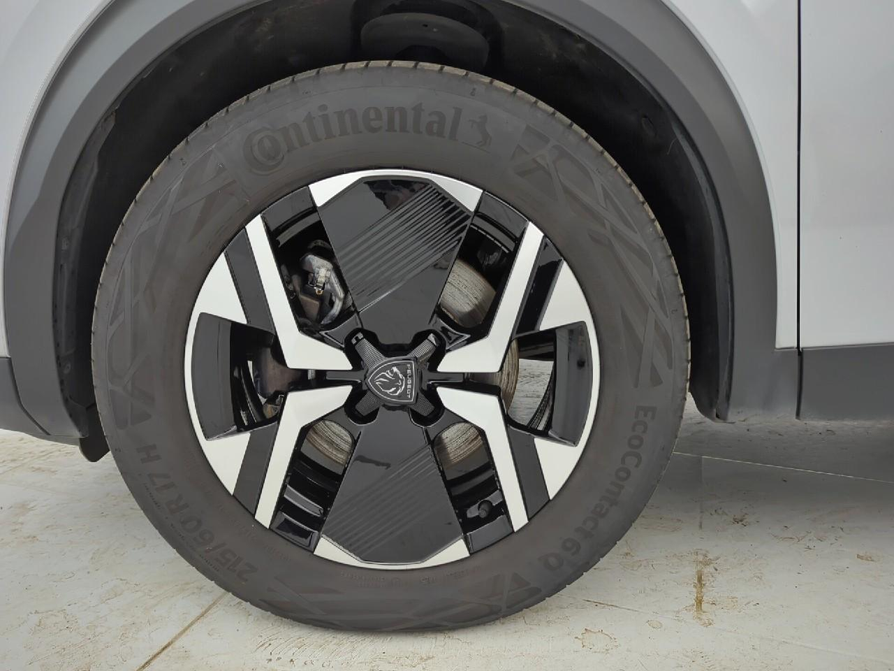 Peugeot 2008 hybrid 145 e-dcs6 allure — photo 29