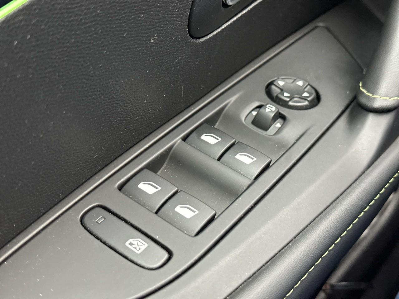 Peugeot 208 puretech 100 s&s bvm6 gt pack — photo 16