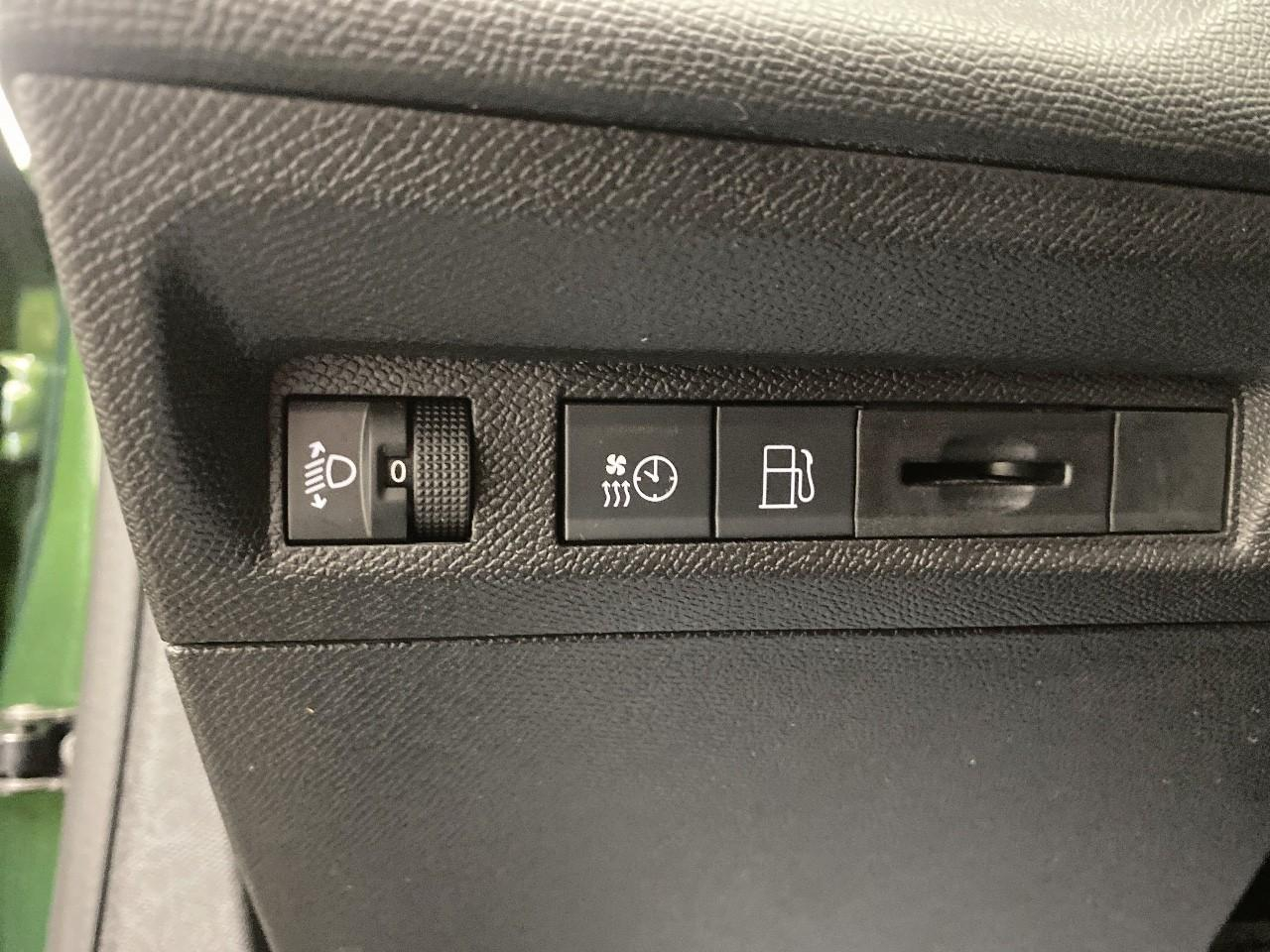 Peugeot 308 phev 180 e-eat8 allure pack — photo 18