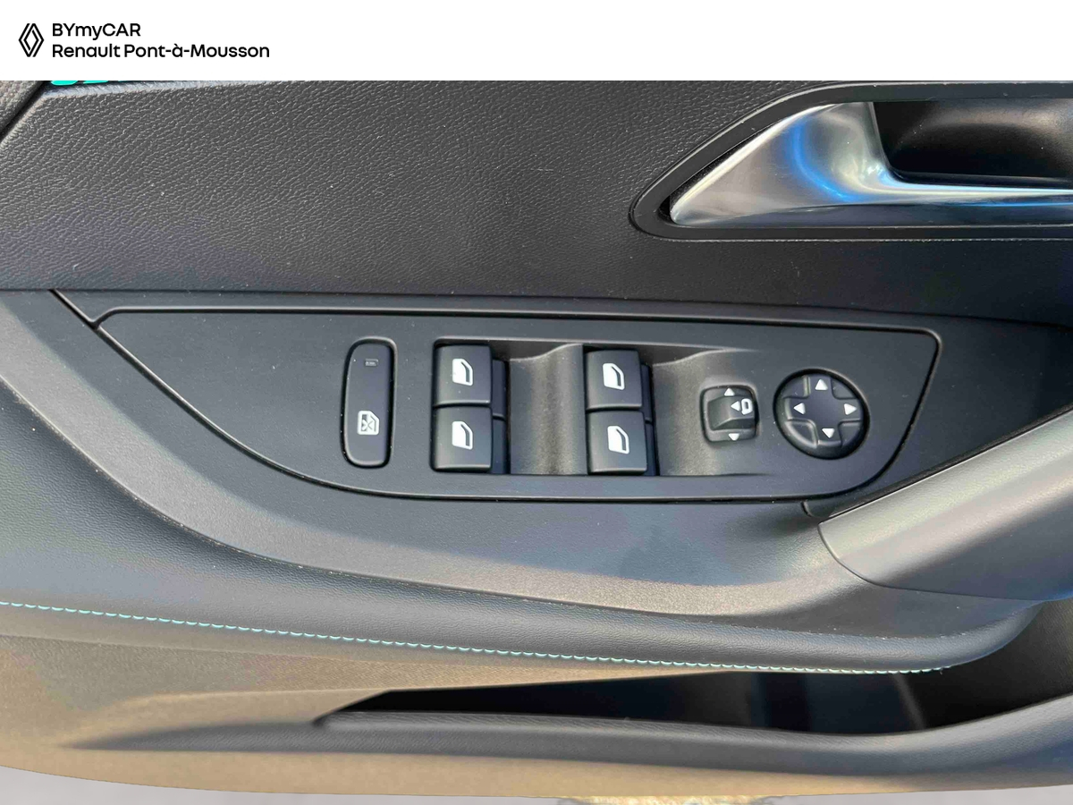 Peugeot 2008 PureTech 130 S&amp;S EAT8 — photo 22
