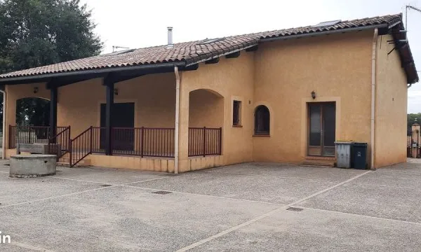 Grande maison familiale avec garage et piscine