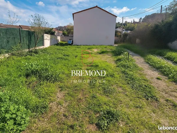 Terrain 196 m² CUERS