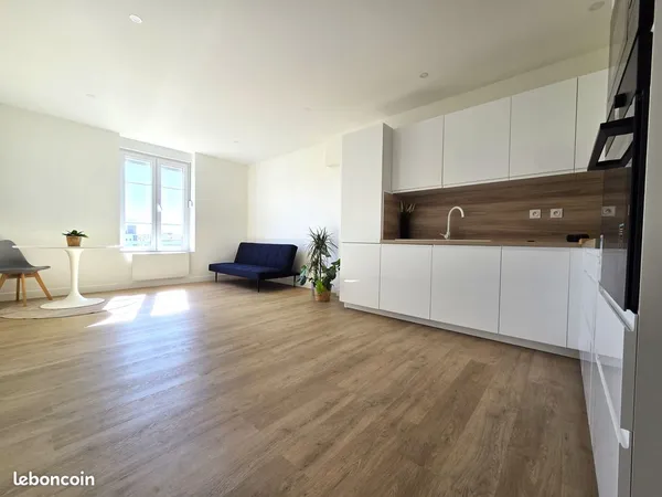 T3 68m²- ENTIÈREMENT RÉNOVÉ - DERNIER ÉTAGE- DPE C