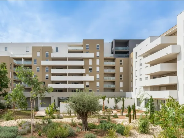 proche du Polygone : découvrez ce T3 de 67 m² avec grande terrasse de 48 m², disponible immédiatemen