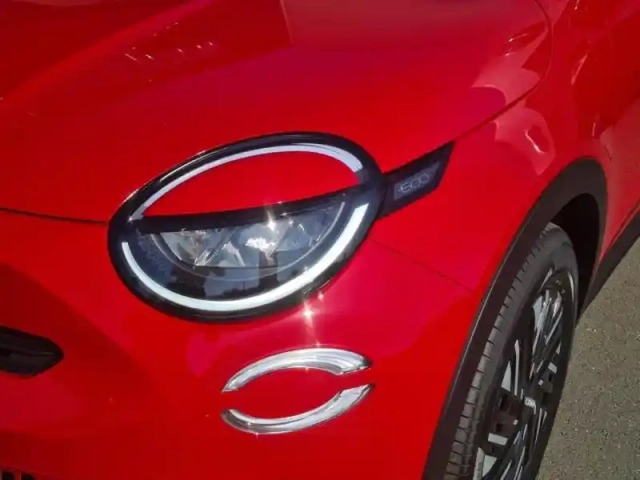 Fiat 600 e 156ch 54kwh red — photo 17