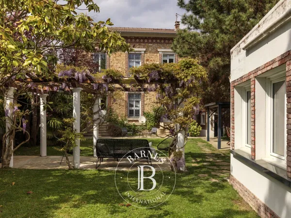 Meulière de 280 m² - 5 Chambres - Jardin